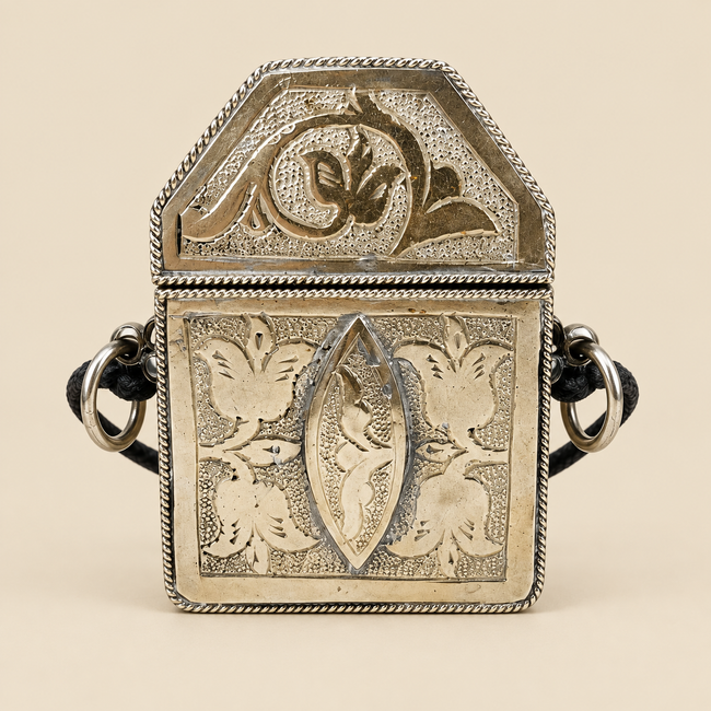 Coffret à amulette tibétain en argent | Sanctuaire portatif | XIXe siècle