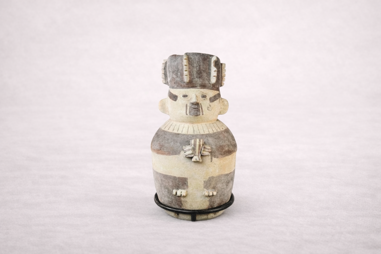 Chancay figural effigy urn circa 1000–1400 AD, pre-Columbian Peruvian ceramic vessel with stylized human form