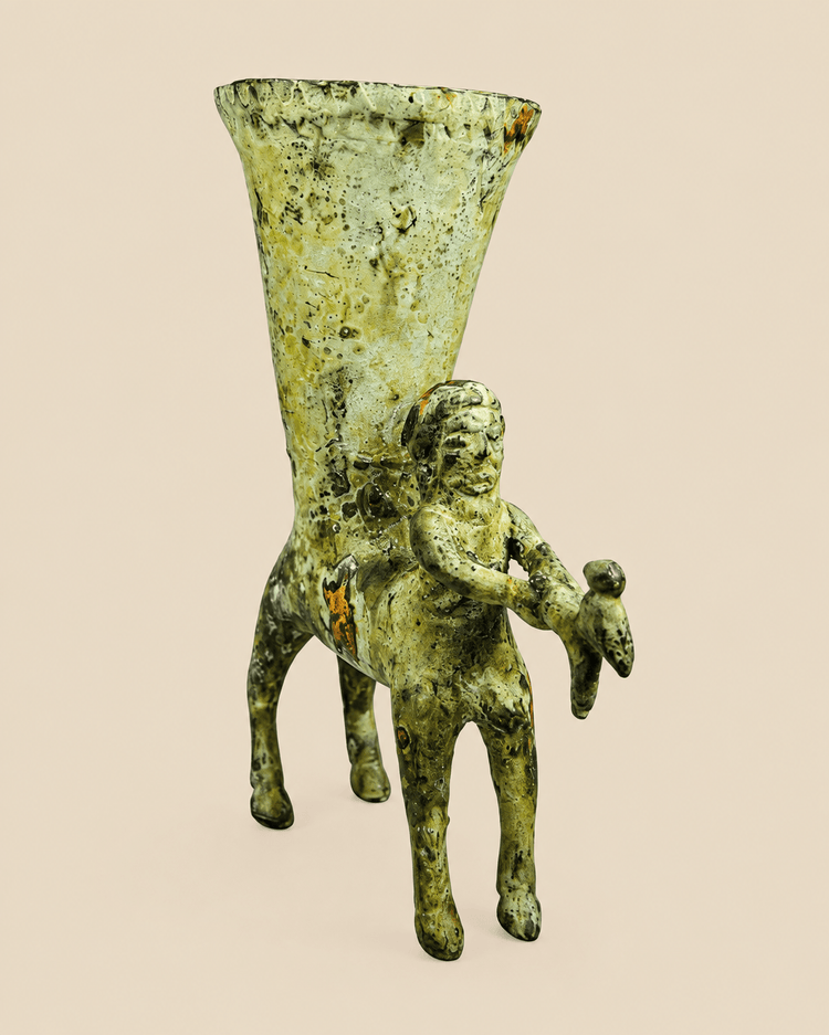 Grand Tour | Rhyton de bronce con centauro y cabra | Vasija de la mitología clásica | C. 1880–1920
