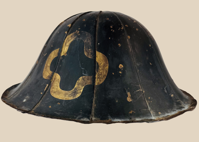 Antique Edo period Japanese jingasa samurai helmet with black lacquer and gilt mon crest