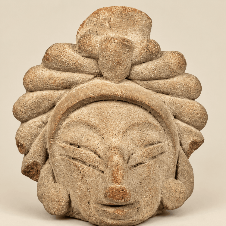 Cabeza de guardián de piedra de Majapahit | Indonesia | Fragmento de templo | Siglos XIV-XV aprox.