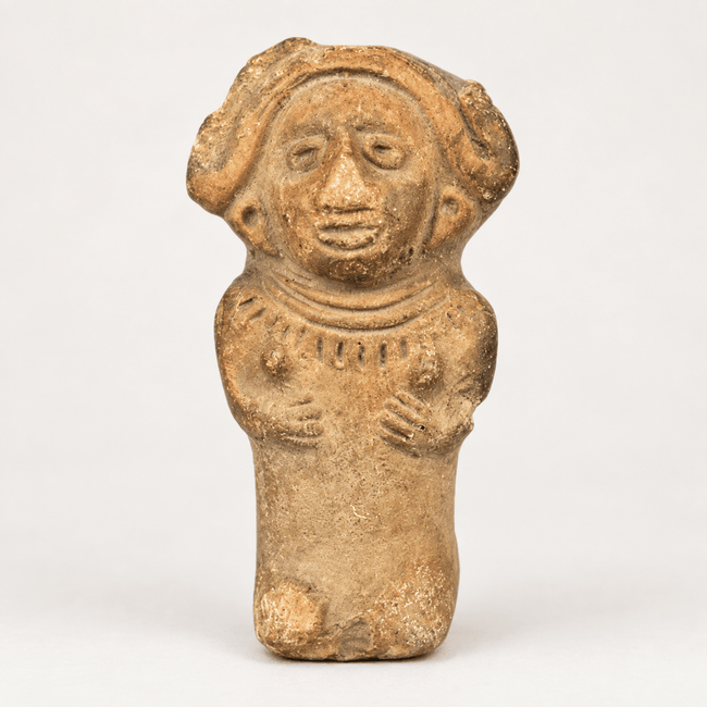 Figura femenina sentada con tocado | Veracruz, México | Circa 600–900 d. C.