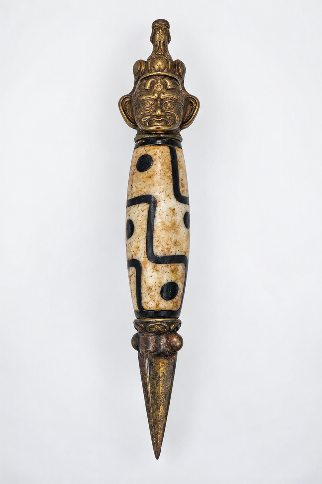 Amulette de protection tibétaine Phurba avec divinité courroucée | Début du XXe siècle