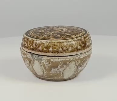 360-degree video showing the decorated exterior, fitted lid, interior, and underside of a medieval Thai Sawankhalok ceramic box