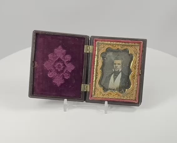 360-degree rotating view of an authentic Victorian gentleman daguerreotype portrait housed in an original thermoplastic Union case, circa 1848–1858.