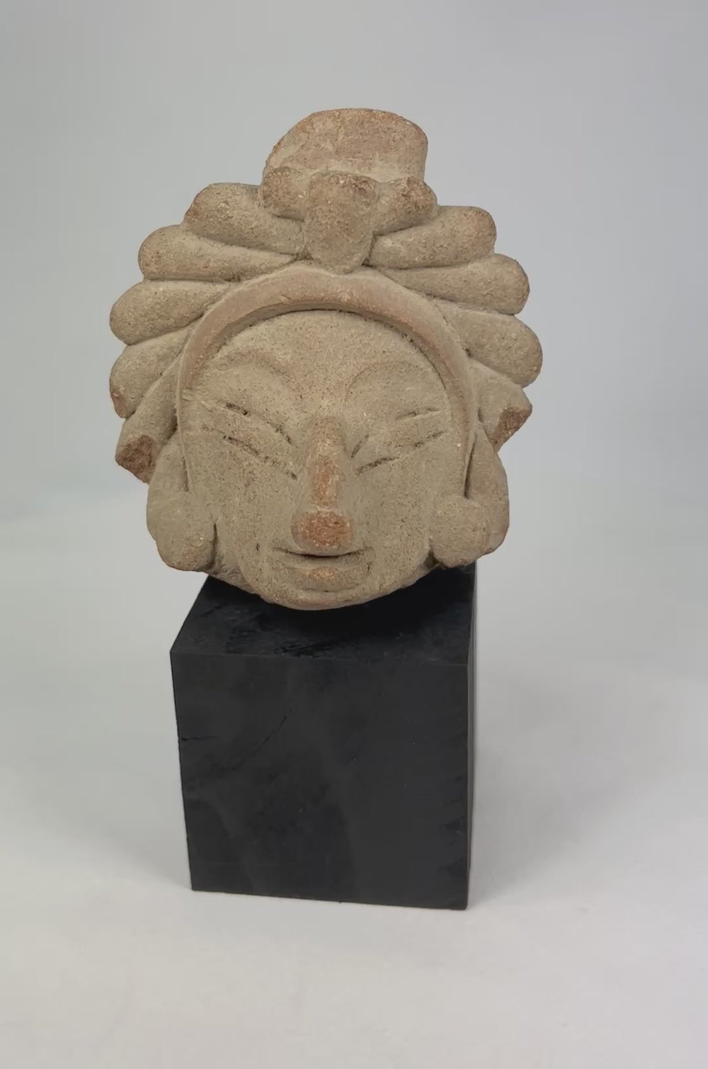 Majapahit temple guardian head carved in volcanic andesite, Java, 14th–15th century, Kala Simha with radiating mane