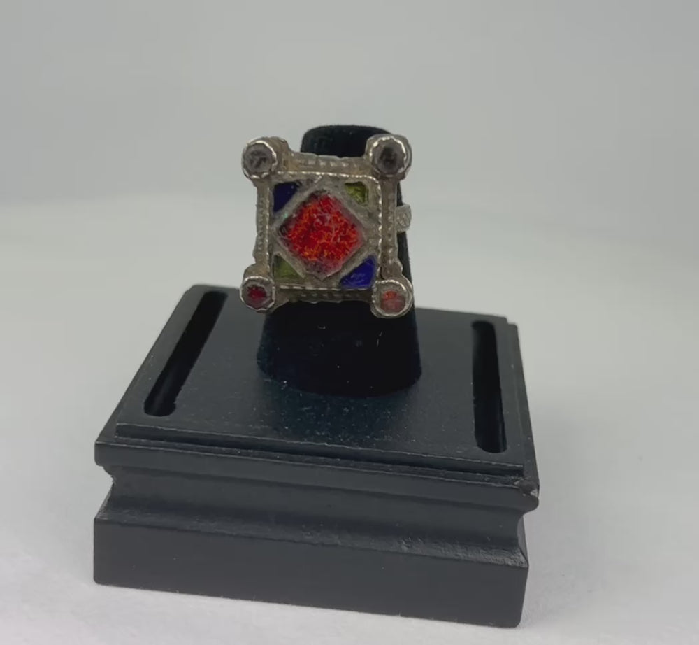 Slow rotating video of a 19th–early 20th century North African silver ring showing rectangular bezel, geometric engravings, thick shank, and aged patina from multiple angles