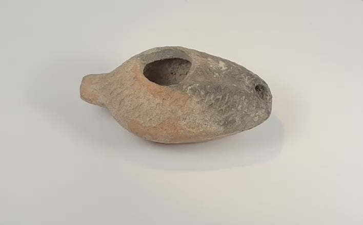 360-degree rotating video of an ancient Samaritan terracotta oil lamp from the Holy Land, circa 6th–7th century AD