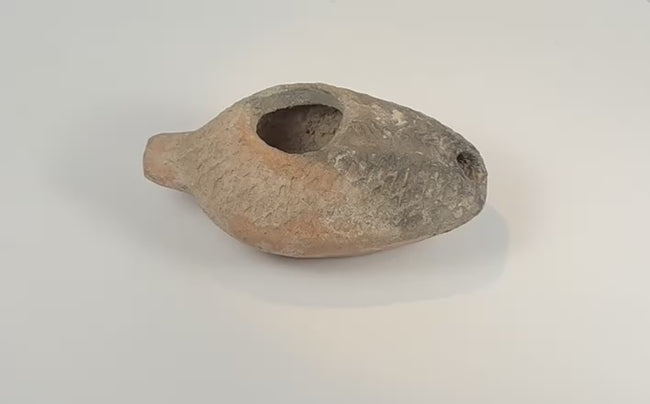 360-degree rotating video of an ancient Samaritan terracotta oil lamp from the Holy Land, circa 6th–7th century AD