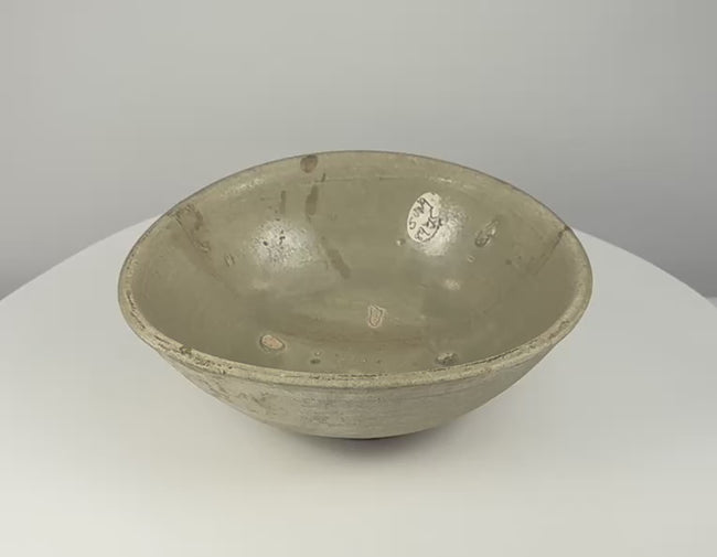 Video showing multiple views, firing-spur marks, celadon glaze, condition and collection labels on a Lý–Trần Dynasty Vietnamese bowl