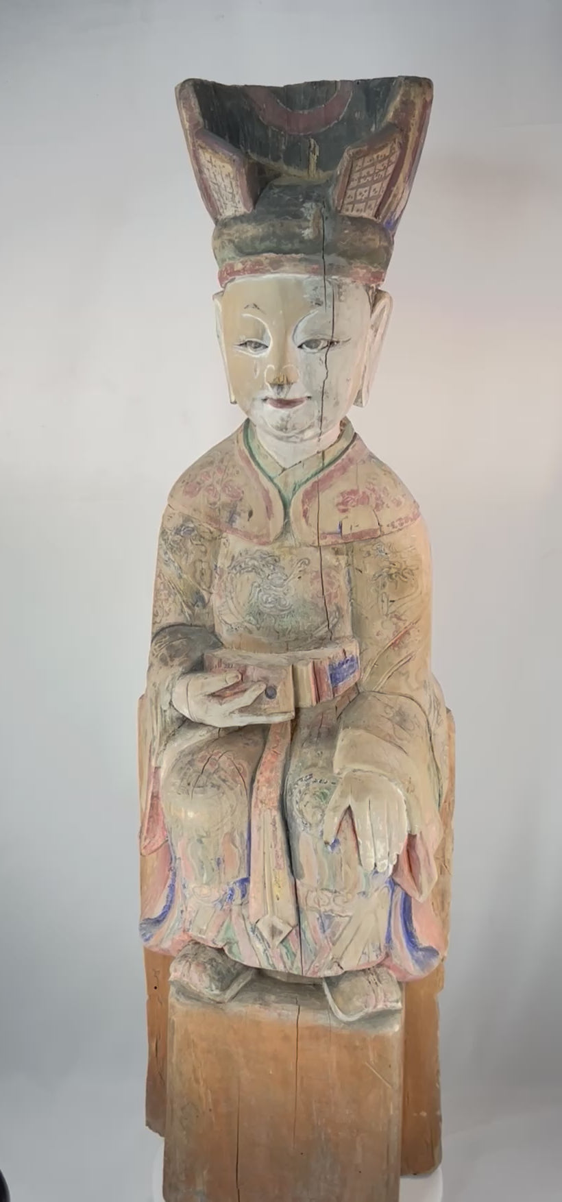 360-degree view of a large Chinese carved wooden sculpture depicting a seated court official with original polychrome painted decoration and ceremonial tablet.