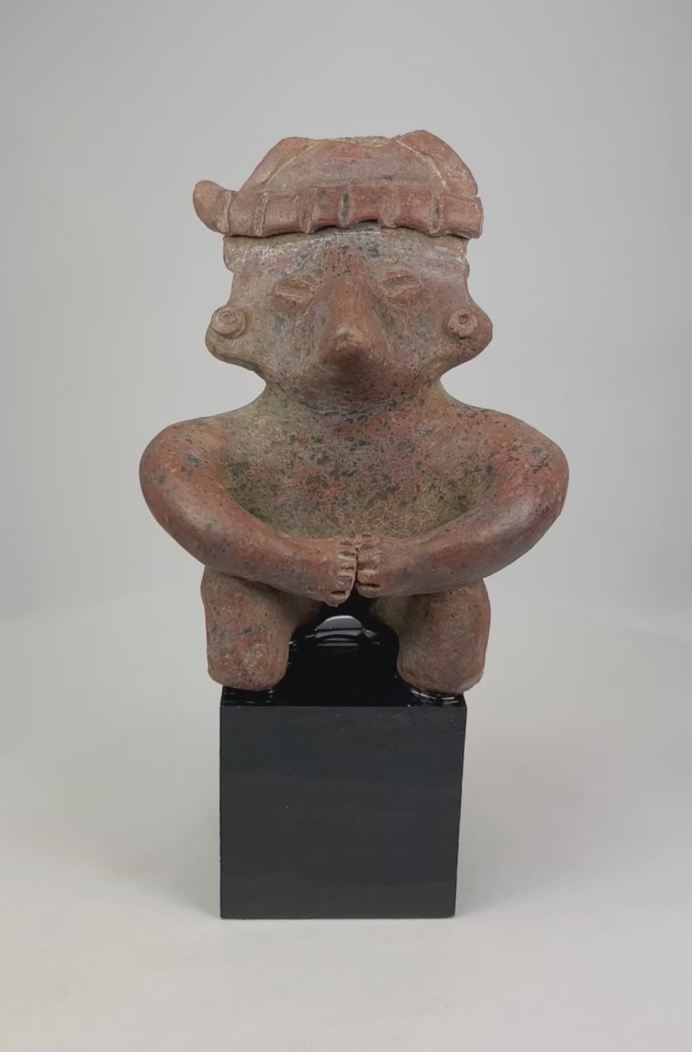 Rotating video showing ancient Nayarit terracotta figure, circa 300 BCE–300 CE.