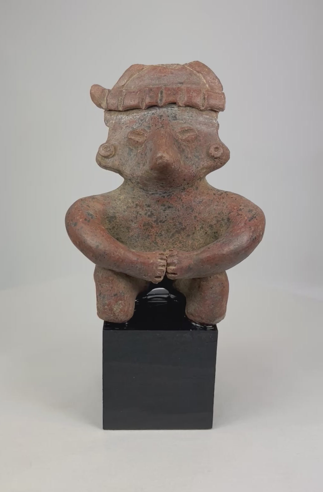 Rotating video showing ancient Nayarit terracotta figure, circa 300 BCE–300 CE.