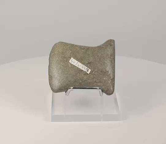 360-degree rotating view of a Pre-Columbian Andean notched stone axe from Ecuador or Peru, circa 500–1500 CE, showing its hafting notches, beveled edge, and aged surface.