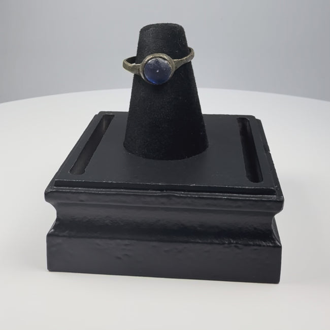 360-degree video of Ancient Roman bronze finger ring with deep blue glass cabochon, circa 2nd–4th century CE