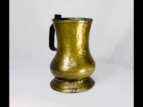 18th-century George II brass baulster tankard from England, circa 1727–1760. Cylindrical body with single handle, lidless design, and natural patina. Classic Georgian drinkware reflecting everyday use in taverns and homes, combining practicality and period craftsmanship.