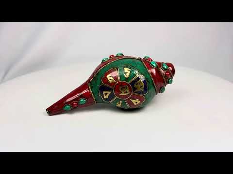 Qing Dynasty Tibetan ritual conch trumpet with gilt bronze fittings, turquoise and coral inlays, and colorful enamel decoration. Sacred Buddhist ritual object symbolizing the voice of the Dharma, used in temples and ceremonies.