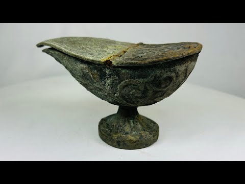 Ancient Chinese bronze oil lamp from the Han Dynasty, circa 206 BCE – 220 CE, pedestal base with hinged lid and engraved decorative motifs.