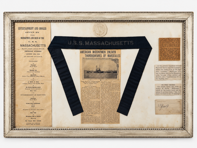 Ruban de casquette de cuirassé USS Massachusetts avec affichage d'éphémères de la croisière méditerranéenne | Début des années 1900