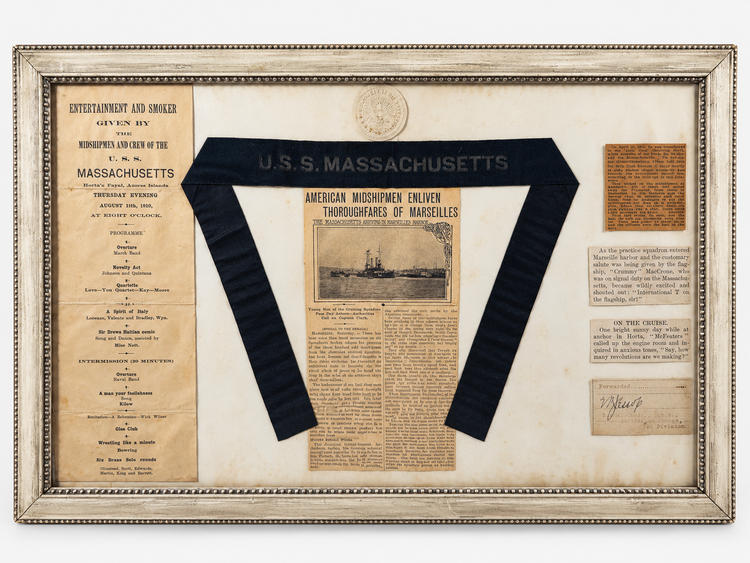 Ruban de casquette de cuirassé USS Massachusetts avec affichage d'éphémères de la croisière méditerranéenne | Début des années 1900